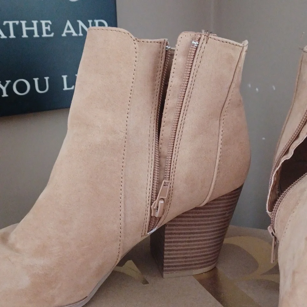Charlotte Russe tan suede boots - Picture 2 of 6